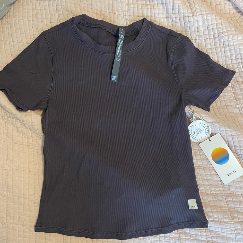 Vuori Pose Fitted Tee